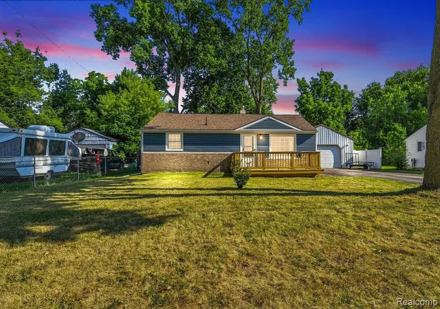Photo 1 of Sale Pending at 5117 Marilyn Dr, Flint, MI 48506 | MLS# 20261061444 | Listing updated on 2026-08-13