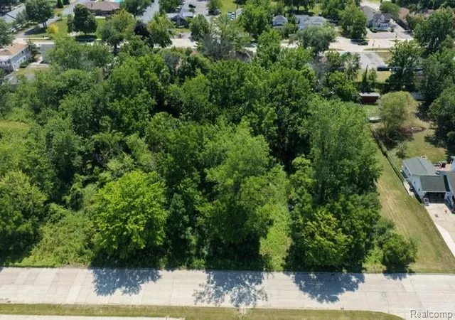5th image of 8120 Macomb St, Grosse Ile, MI 48138 | MLS# 20261061451