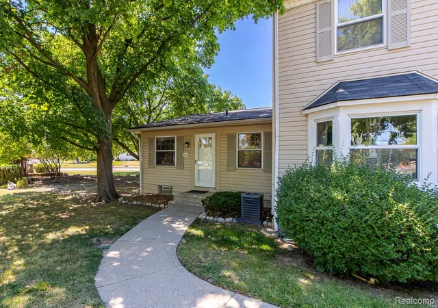 4th image of 104 Lake Village Dr, Walled Lake, MI 48390 | MLS# 20261061452