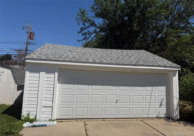Photo 4 of Single family home for sale at 16767 Lincoln Ave, Eastpointe, MI 48021 | MLS# 20261061454 | Listing updated on 2026-08-05