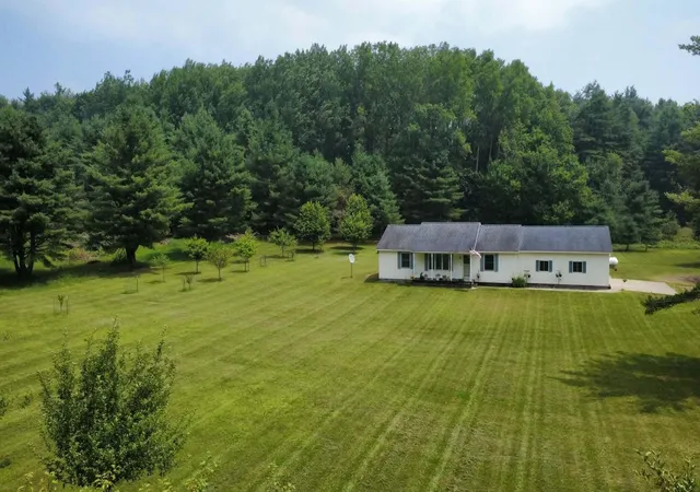 Photo 3 of Single family home for sale at 5149 E Clark Rd, Harrisville, MI 48740 | MLS# 81026040592 | Listing updated on 2026-08-05