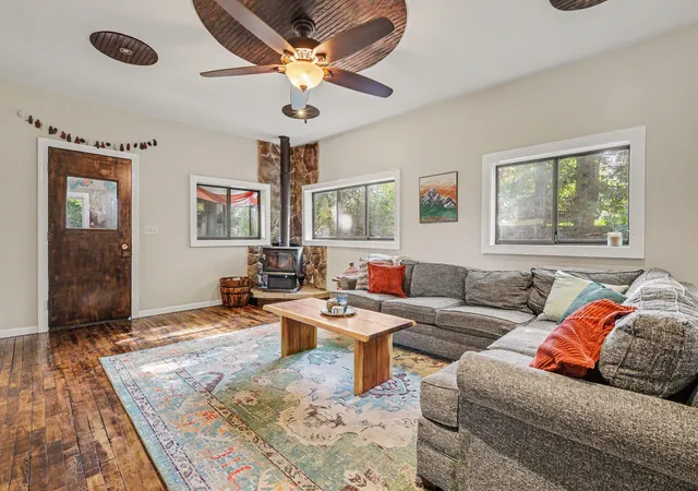 2nd image of 2067 Riverbank Ave Ne, Grand Rapids, MI 49525 | MLS# 65026040595