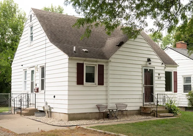 1st image of 917 Clearview St, Kalamazoo, MI 49048 | MLS# 66026040593