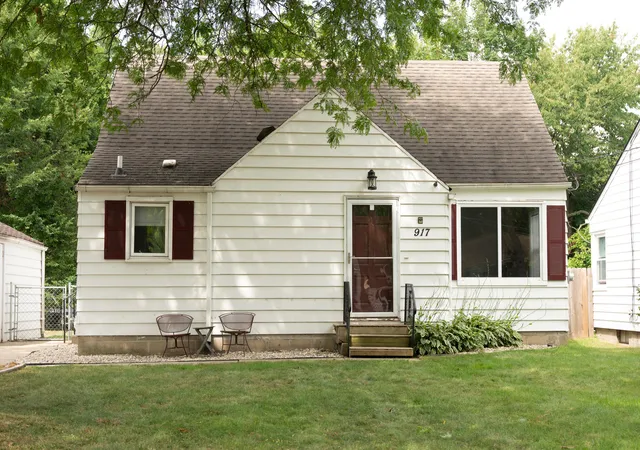 2nd image of 917 Clearview St, Kalamazoo, MI 49048 | MLS# 66026040593