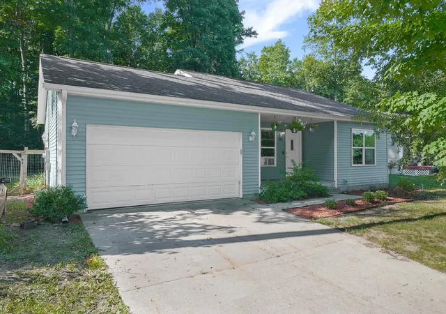 Photo 1 of Single family home for sale at 5173 Palmer Pl, Traverse City, MI 49685 | MLS# 78080071933 | Listing updated on 2026-09-17