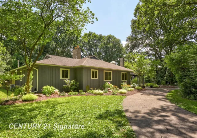2nd image of 1 N Center Woods Dr, Saginaw, MI 48638 | MLS# 61050217422