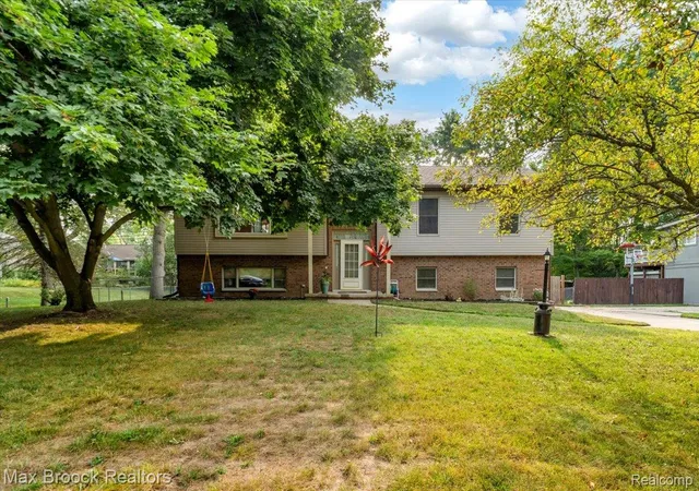 Photo 2 of Single family home for sale at 1753 Weymouth St, West Bloomfield, MI 48324 | MLS# 20261061463 | Listing updated on 2026-09-14