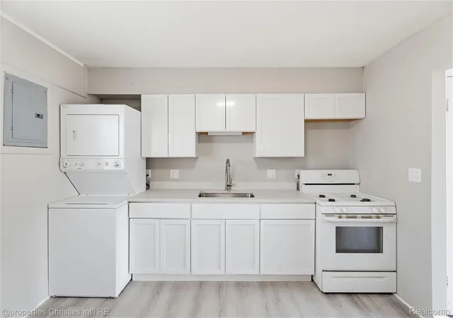 Photo 4 of Single family home for sale at 14921 Myola Ave, Warren, MI 48089 | MLS# 20261061467 | Listing updated on 2026-08-19