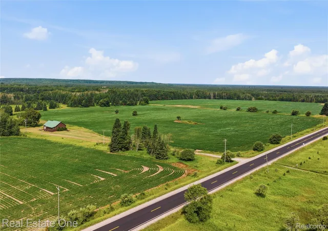 Photo 4 of Single family home for sale at 2643 N Gulliver Rd, Gulliver, MI 49840 | MLS# 20261061470 | Listing updated on 2026-08-29