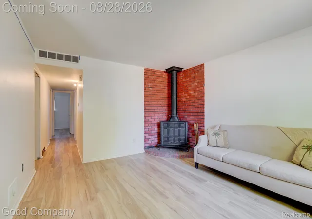 Photo 5 of Single family home for sale at 680 E Annabelle Ave, Hazel Park City Oakland, MI 48030 | MLS# 20261061471 | Listing updated on 2026-08-31