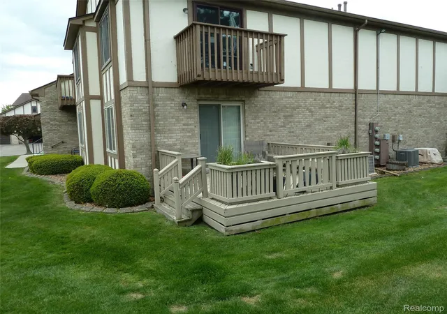 17th image of 958 Country Club Dr #6, Saint Clair Shores, MI 48082 | MLS# 20261061475