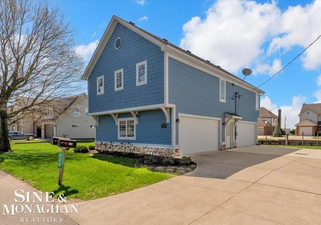 Photo 3 of Single family home for sale at 113 Roselawn St, Algonac, MI 48001 | MLS# 58050217425 | Listing updated on 2026-08-29