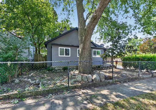 2nd image of 1452 Kenneth St, Burton, MI 48529 | MLS# 5050217426