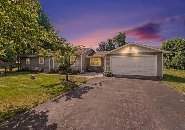 1st image of 28783 Sarabyn St, Dowagiac, MI 49047 | MLS# 69026040601