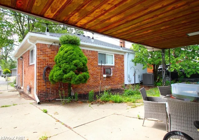 Photo 4 of Single family home for sale at 24914 Raven Ave, Eastpointe, MI 48021 | MLS# 58050217429 | Listing updated on 2026-10-09