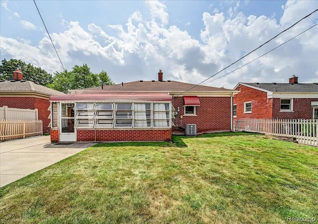 33rd image of 17404 Leslie Ave, Allen Park, MI 48101 | MLS# 20261061490