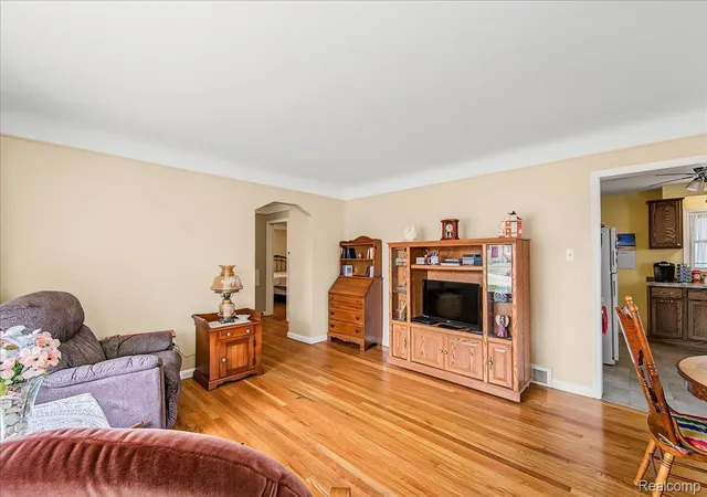 4th image of 17404 Leslie Ave, Allen Park, MI 48101 | MLS# 20261061490