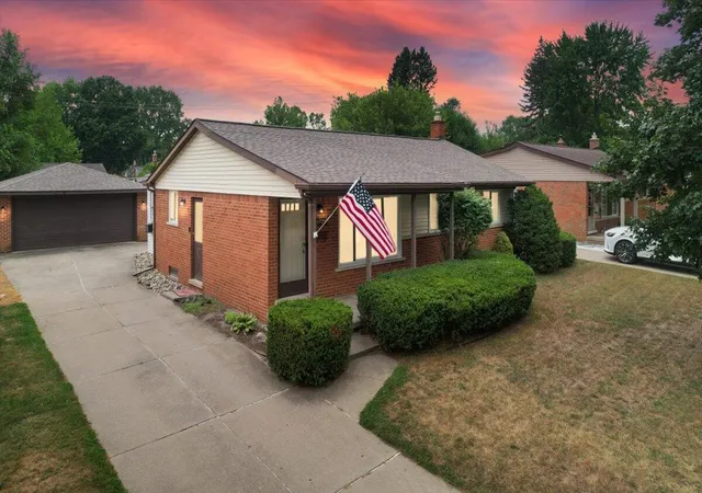 1st image of 31733 Pembroke St, Livonia, MI 48152 | MLS# 81026040617