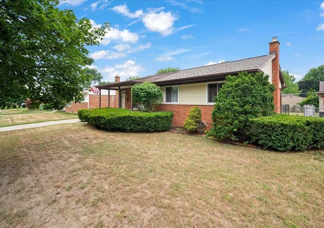 3rd image of 31733 Pembroke St, Livonia, MI 48152 | MLS# 81026040617