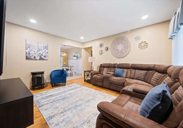 5th image of 31733 Pembroke St, Livonia, MI 48152 | MLS# 81026040617