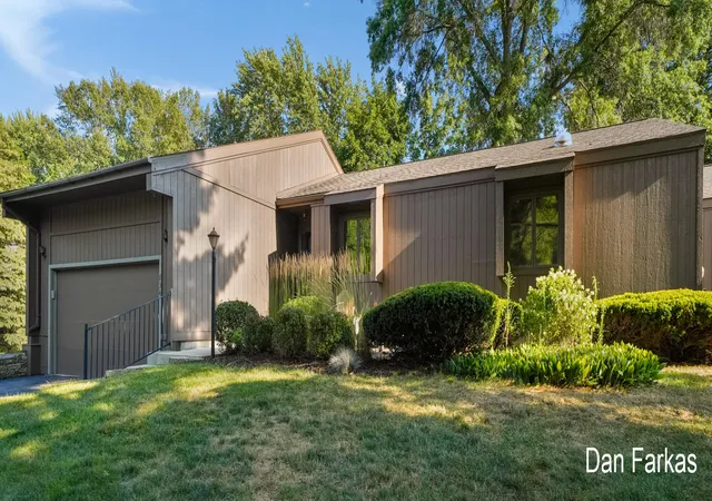 2nd image of 834 Brook Village Ct, Holland, MI 49423 | MLS# 65026040614