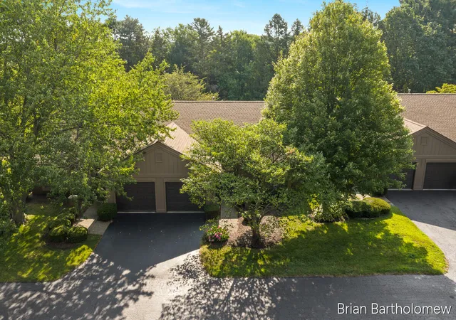 Listing Photo 2 - Condo for sale in building located at 851 Millbridge Ave, Holland, MI 49423
