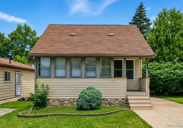 Photo 4 of Single family home for sale at 15852 Lola Dr, Redford, MI 48239 | MLS# 20261061516 | Listing updated on 2026-09-01