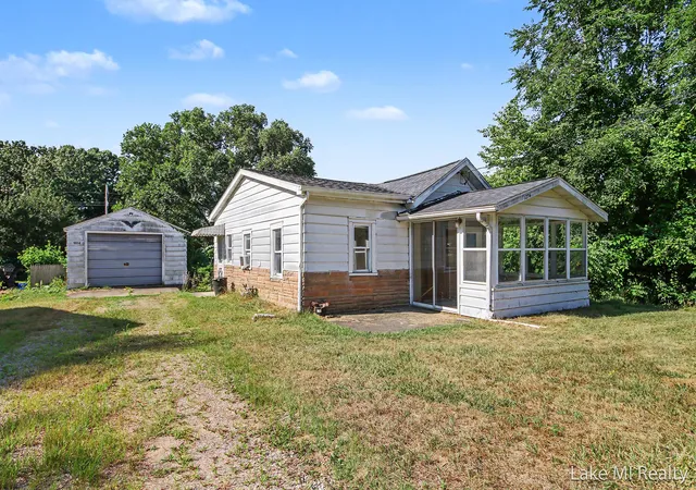 Photo 1 of Sale Pending at 1274 Golden Ave, Battle Creek, MI 49014 | MLS# 65026040635 | Listing updated on 2026-08-19