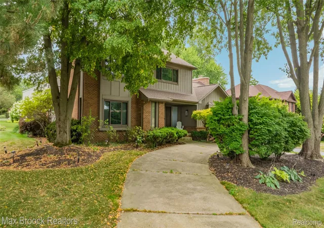 4th image of 3846 Spanish Oaks Dr, West Bloomfield, MI 48323 | MLS# 20261061523