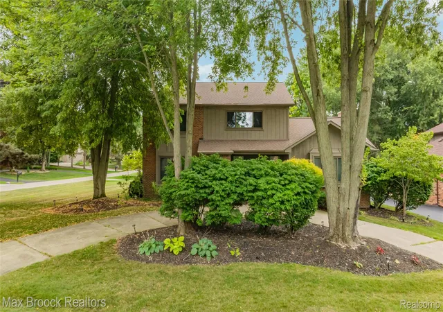5th image of 3846 Spanish Oaks Dr, West Bloomfield, MI 48323 | MLS# 20261061523