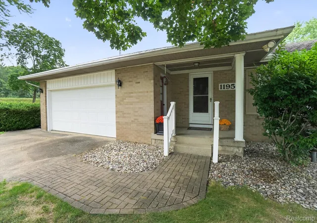2nd image of 1195 56th St Sw, Wyoming, MI 49509 | MLS# 20261061522