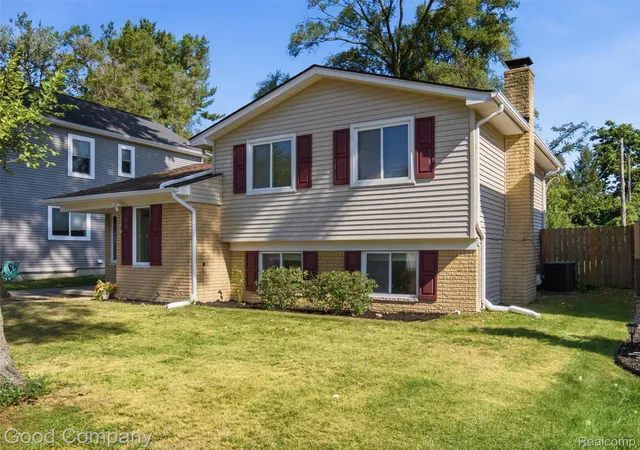 2nd image of 705 Millard Ave, Royal Oak, MI 48073 | MLS# 20261061524