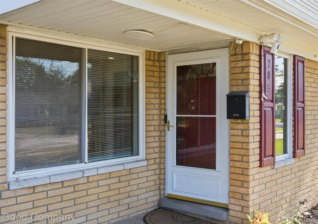 3rd image of 705 Millard Ave, Royal Oak, MI 48073 | MLS# 20261061524