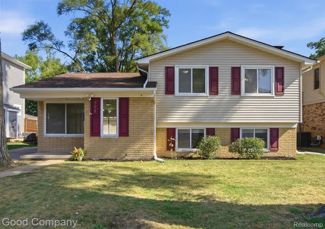 31st image of 705 Millard Ave, Royal Oak, MI 48073 | MLS# 20261061524