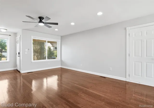 5th image of 705 Millard Ave, Royal Oak, MI 48073 | MLS# 20261061524