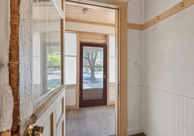 Photo 3 of Single family home for sale at 401 S Elm Ave, Jackson, MI 49203 | MLS# 55026040648 | Listing updated on 2026-09-09
