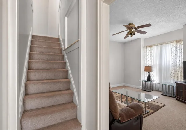 Photo 4 of Single family home for sale at 401 S Elm Ave, Jackson, MI 49203 | MLS# 55026040648 | Listing updated on 2026-09-09