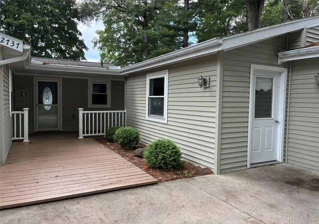 Photo 3 of Single family home for sale at 2737 N Lakeview Dr, Sanford, MI 48657 | MLS# 20261061533 | Listing updated on 2026-09-22