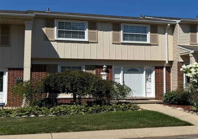 Listing Photo 1 - Condo for sale in building located at 1764 Brentwood Dr, Troy, MI 48098