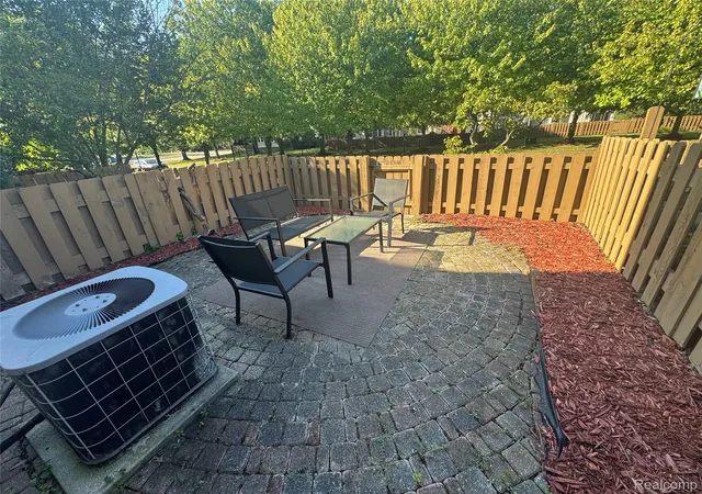 Listing Photo 3 - Condo for sale in building located at 1764 Brentwood Dr, Troy, MI 48098