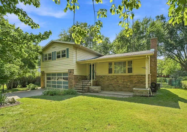 1st image of 3350 Maple Ln, Saint Joseph, MI 49085 | MLS# 69026040651
