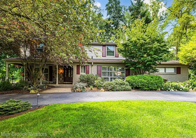Photo 1 of Single family home for sale at 25933 Hersheyvale Dr, Franklin, MI 48025 | MLS# 20261061545 | Listing updated on 2026-08-26
