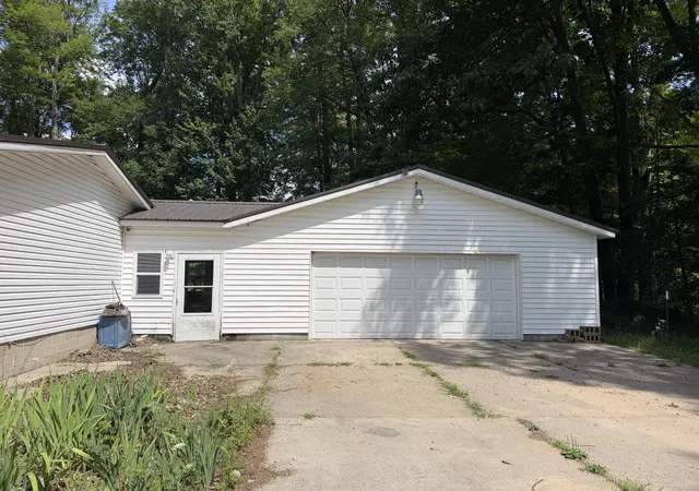 Photo 2 of Single family home for sale at 5692 E Loop Rd, Hesperia, MI 49421 | MLS# 71026040667 | Listing updated on 2026-08-19