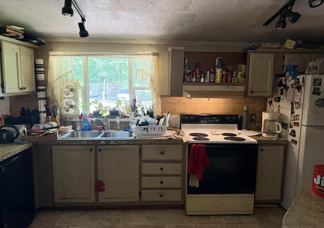Photo 3 of Single family home for sale at 5692 E Loop Rd, Hesperia, MI 49421 | MLS# 71026040667 | Listing updated on 2026-08-19