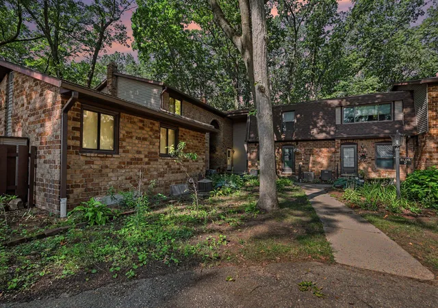 image of 2579 Chatham Woods Dr Se, Cascade Charter Township Kent, MI 49546 | MLS# 65026040663