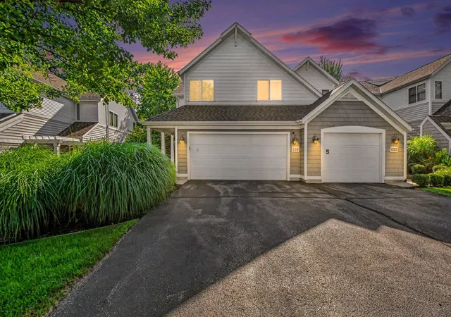 Listing Photo 2 - Condo for sale in building located at 850 Pinnacle Run Dr SE, Grand Rapids, MI 49546