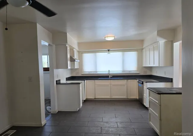 4th image of 18251 Santa Ann Ave, Lathrup Village, MI 48076 | MLS# 20261061564