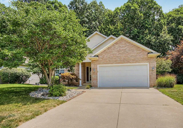 2nd image of 3015 S Wood Dale Dr, Summit Township Jackson, MI 49203 | MLS# 55026040671
