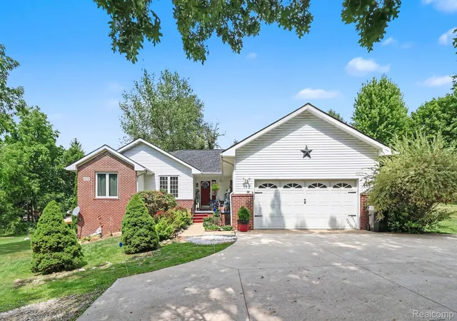 Photo 1 of Single family home for sale at 2575 County Farm Rd, Howell, MI 48843 | MLS# 20261061570 | Listing updated on 2026-09-09