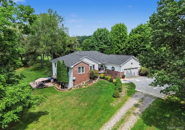 Photo 2 of Single family home for sale at 2575 County Farm Rd, Howell, MI 48843 | MLS# 20261061570 | Listing updated on 2026-09-09